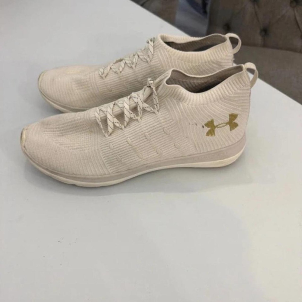 Under Armour Slingflex Rise men's size 13 in cream